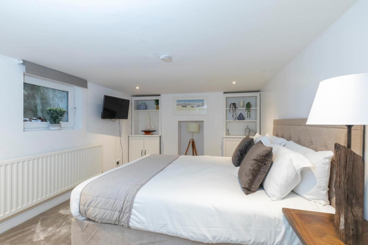 Beautiful 4 Bedroom Home Cheltenham Eksteriør billede