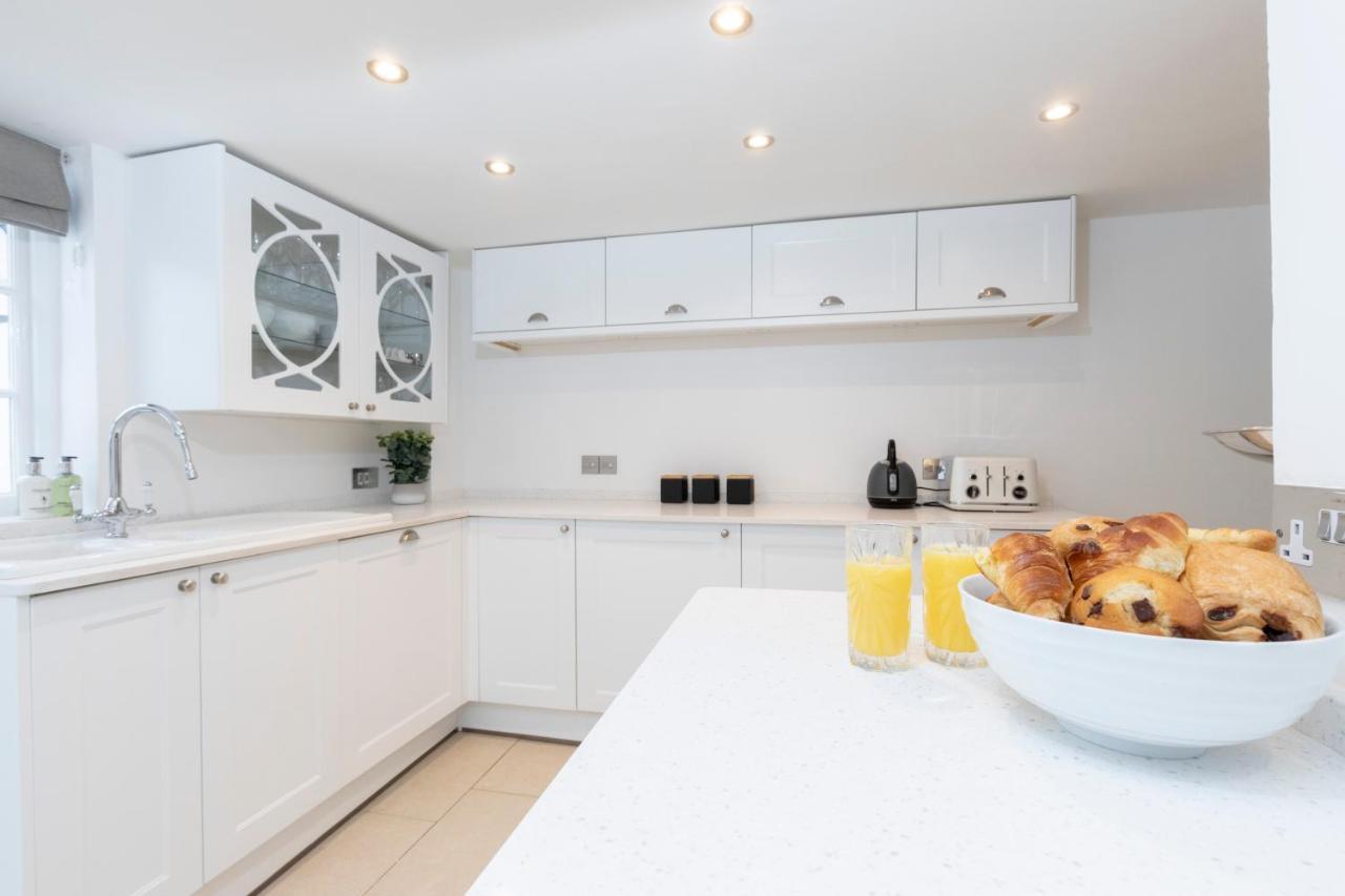 Beautiful 4 Bedroom Home Cheltenham Eksteriør billede