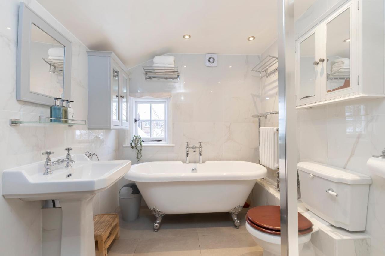 Beautiful 4 Bedroom Home Cheltenham Eksteriør billede