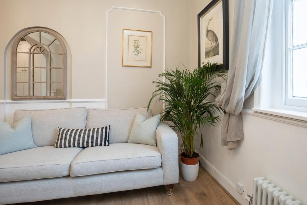 Beautiful 4 Bedroom Home Cheltenham Eksteriør billede