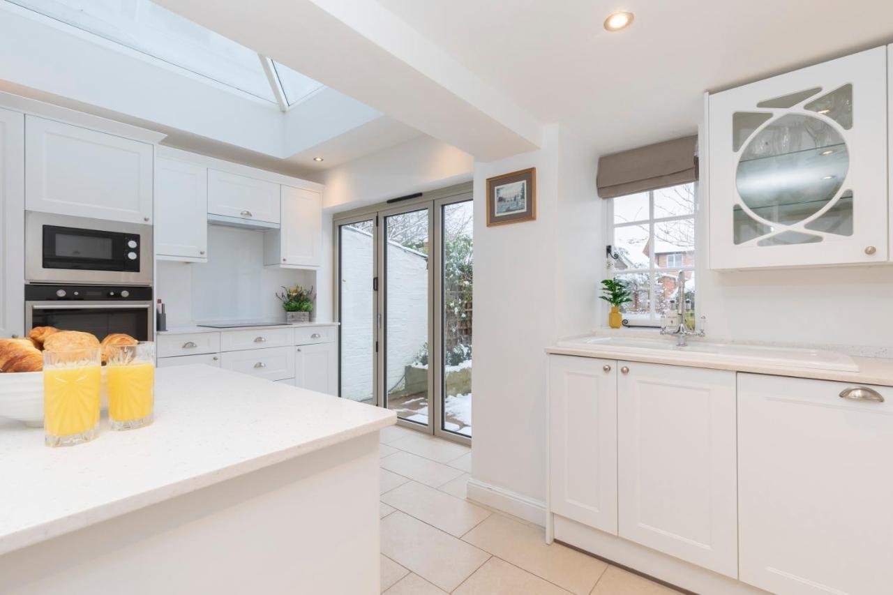 Beautiful 4 Bedroom Home Cheltenham Eksteriør billede