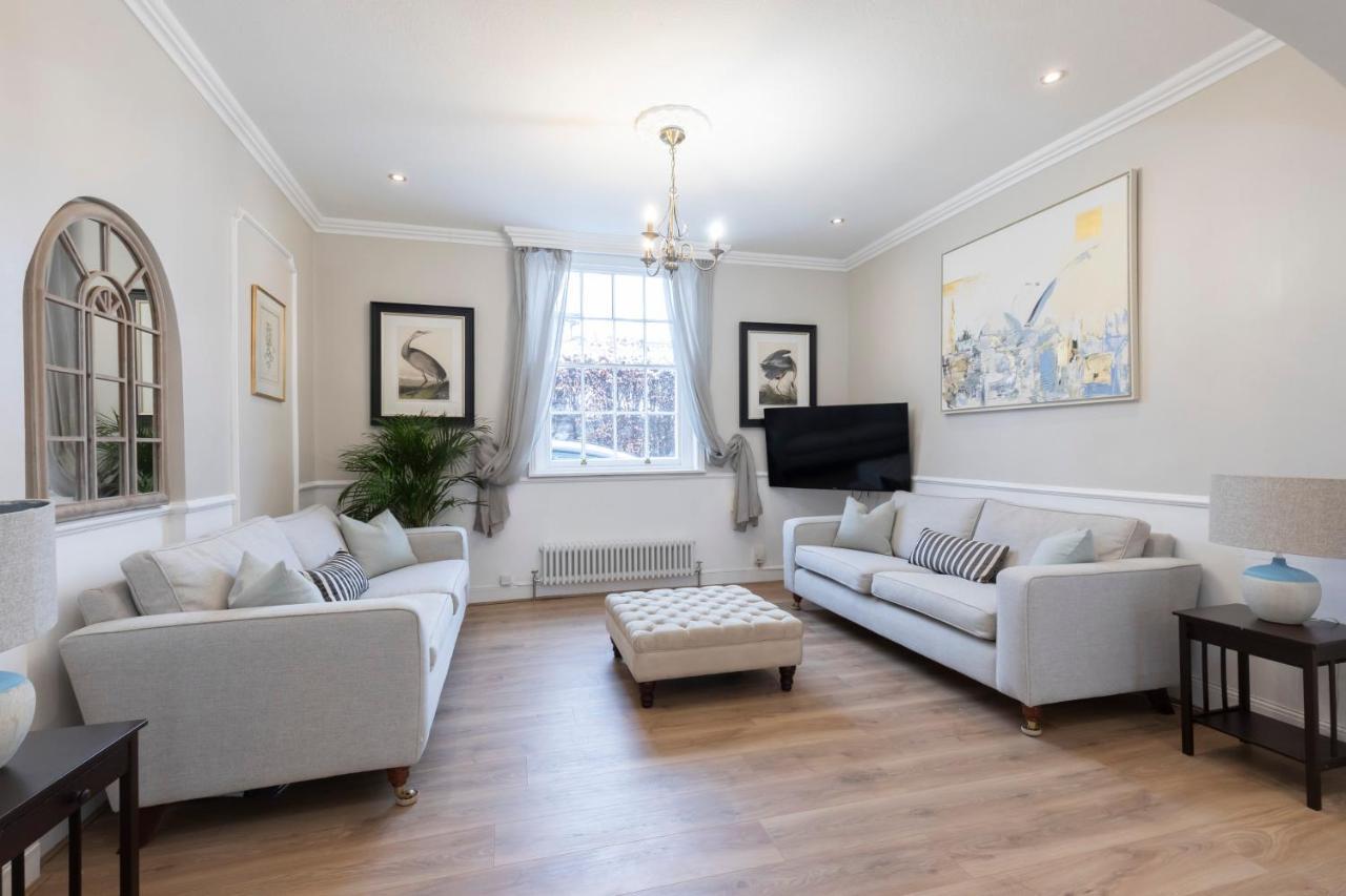 Beautiful 4 Bedroom Home Cheltenham Eksteriør billede
