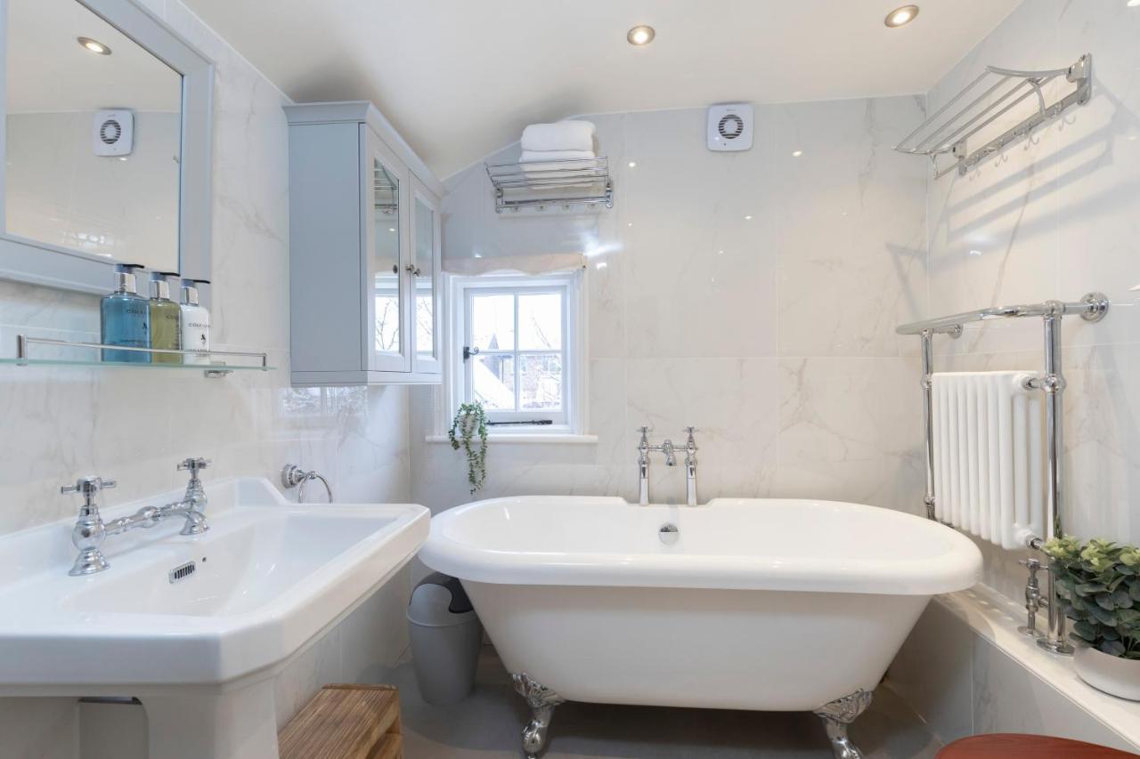 Beautiful 4 Bedroom Home Cheltenham Eksteriør billede