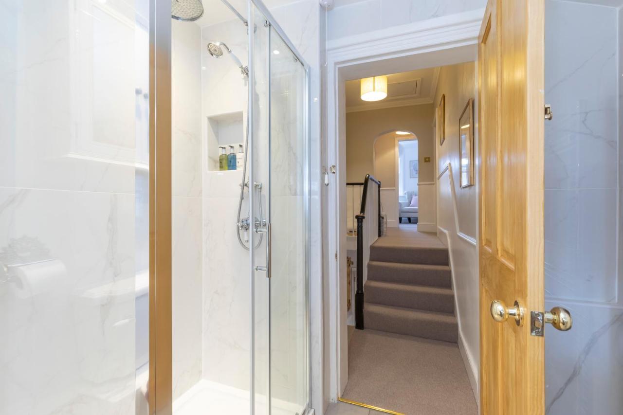 Beautiful 4 Bedroom Home Cheltenham Eksteriør billede