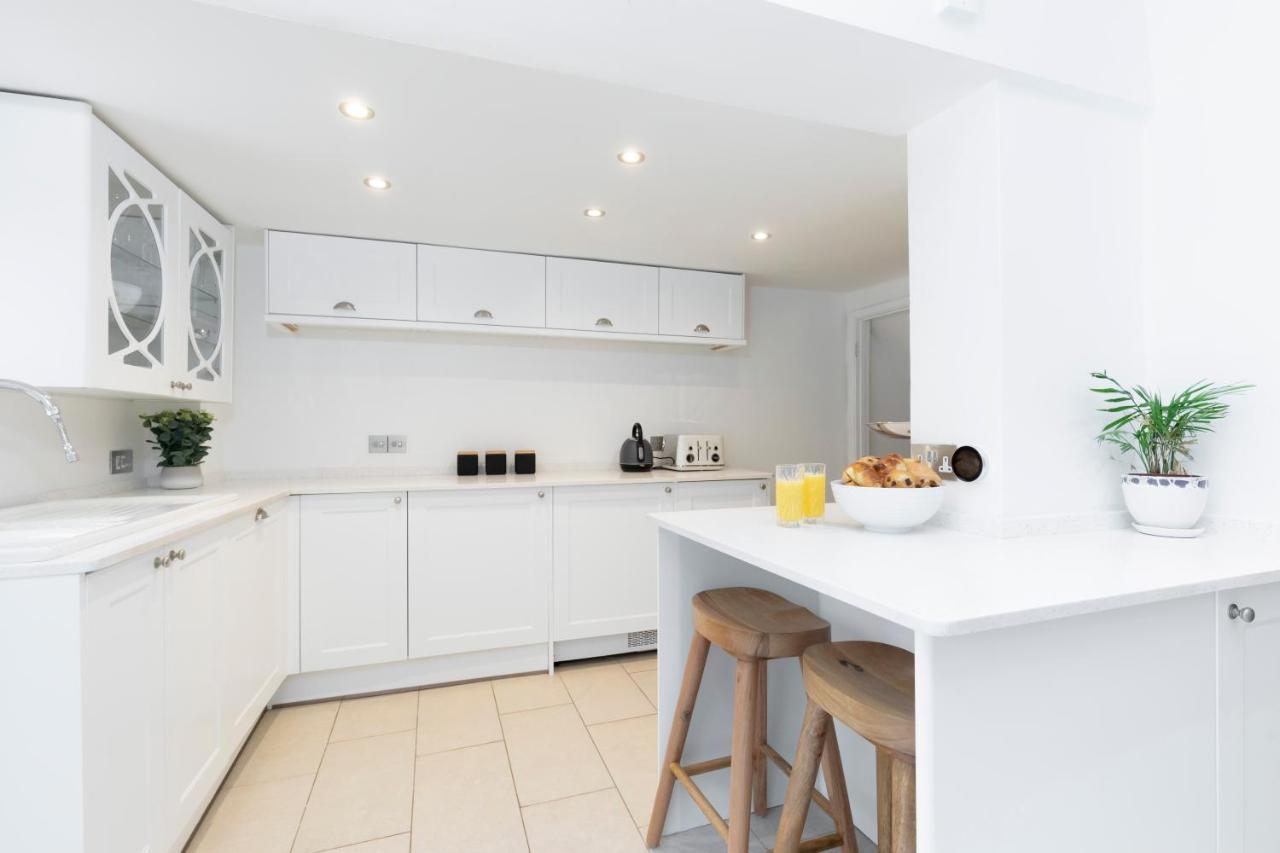 Beautiful 4 Bedroom Home Cheltenham Eksteriør billede