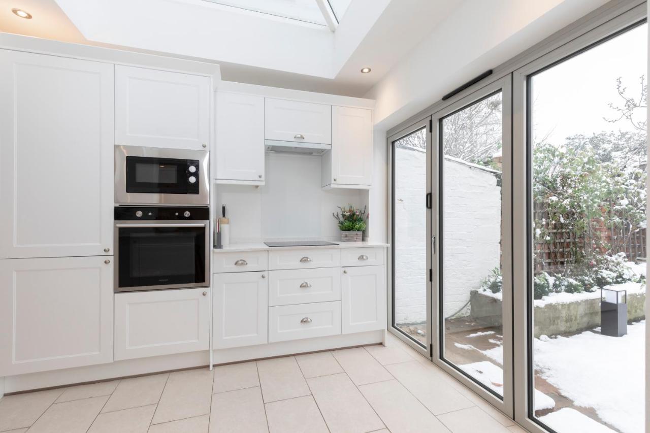 Beautiful 4 Bedroom Home Cheltenham Eksteriør billede